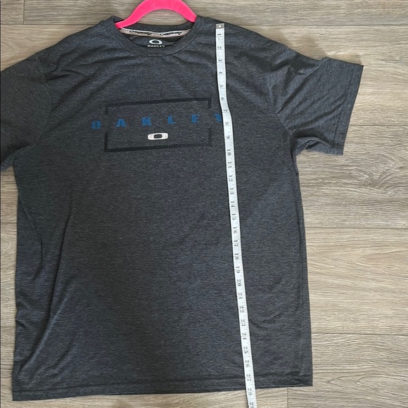 Oakley Gray Short Sleeve Tee with Minimalist Design - Picture 7 of 7